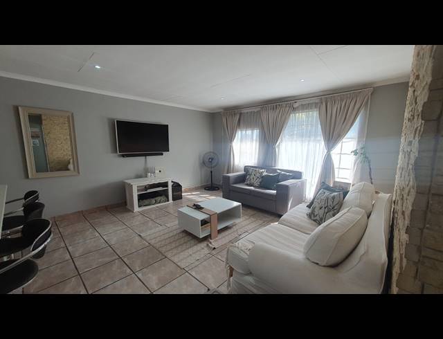 2 BEDROOM SECTIONAL TITLE FOR SALE IN VERWOERDPARK
